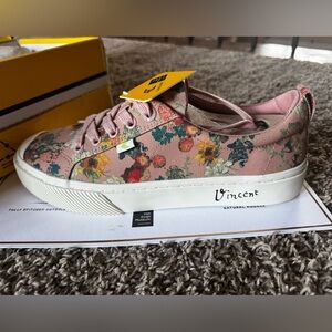 Cariuma Women's Limited Edition